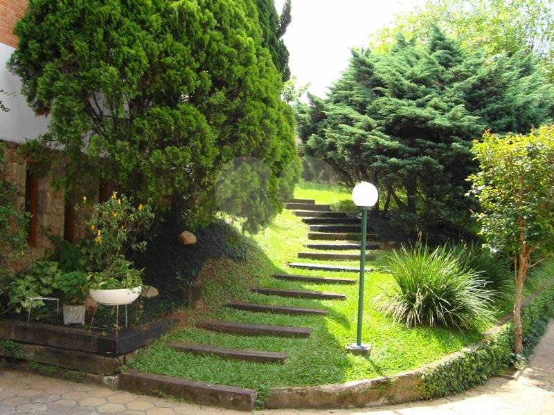 CASA DE ALTO PADRÃO NO TREMEMBÉ COM PISCINA E QUADRA, PRÓXIMO A NOVA CANTAREIRA.
