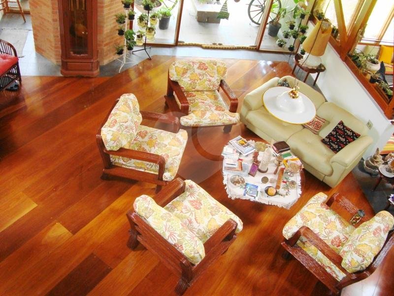 CASA DE ALTO PADRÃO NO TREMEMBÉ COM PISCINA E QUADRA, PRÓXIMO A NOVA CANTAREIRA.