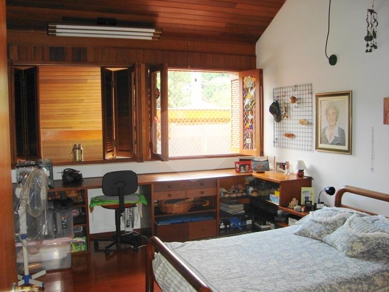 CASA DE ALTO PADRÃO NO TREMEMBÉ COM PISCINA E QUADRA, PRÓXIMO A NOVA CANTAREIRA.