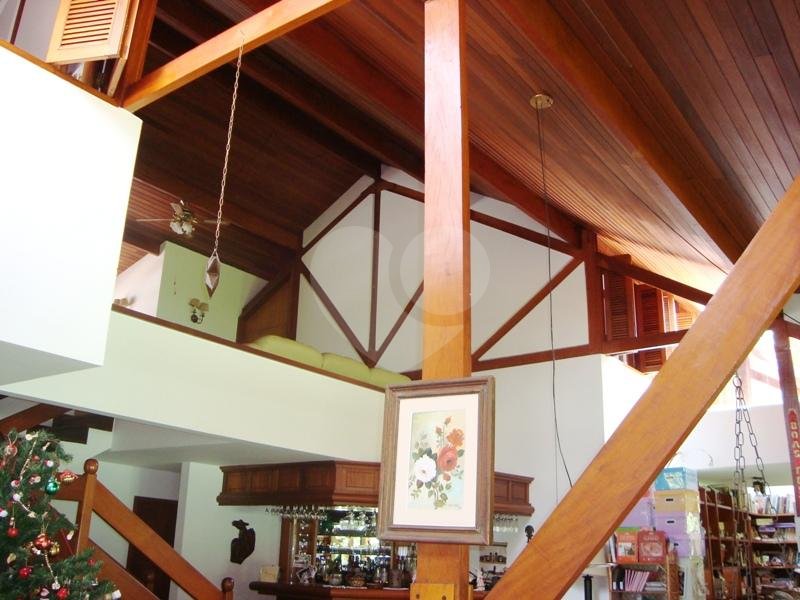 CASA DE ALTO PADRÃO NO TREMEMBÉ COM PISCINA E QUADRA, PRÓXIMO A NOVA CANTAREIRA.