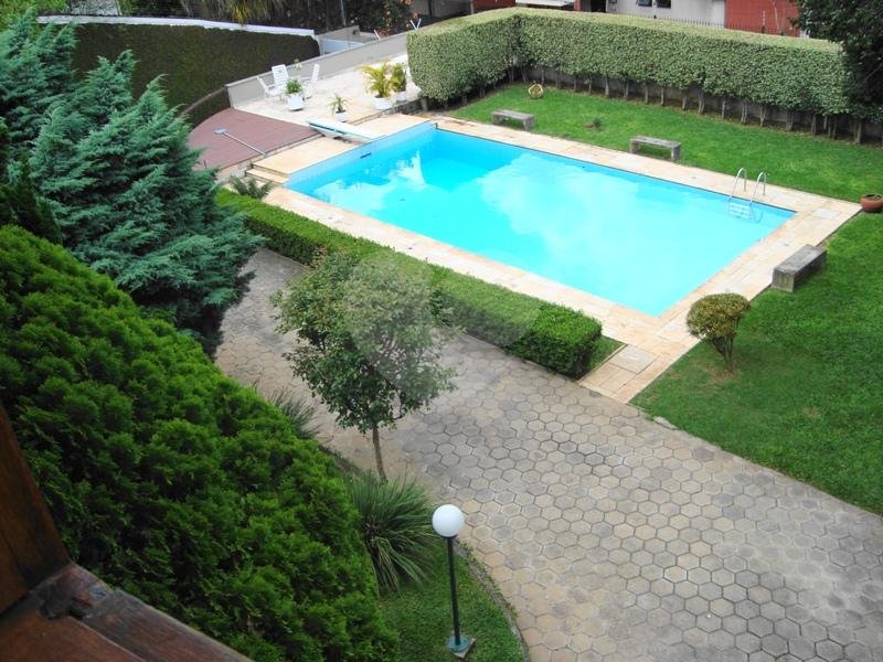 CASA DE ALTO PADRÃO NO TREMEMBÉ COM PISCINA E QUADRA, PRÓXIMO A NOVA CANTAREIRA.