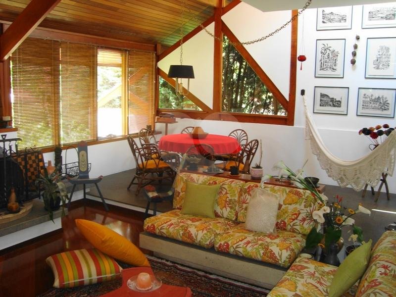 CASA DE ALTO PADRÃO NO TREMEMBÉ COM PISCINA E QUADRA, PRÓXIMO A NOVA CANTAREIRA.