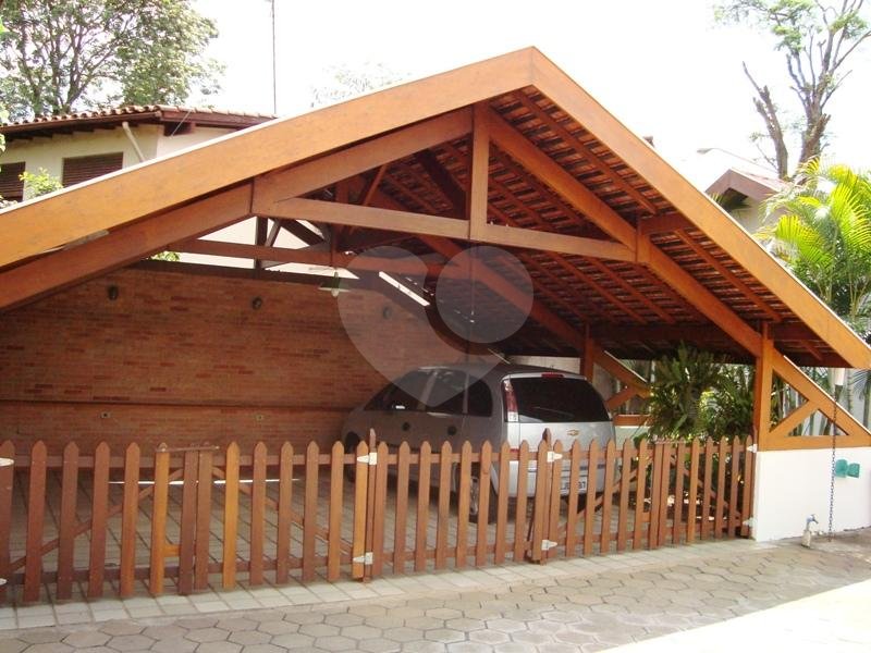 CASA DE ALTO PADRÃO NO TREMEMBÉ COM PISCINA E QUADRA, PRÓXIMO A NOVA CANTAREIRA.