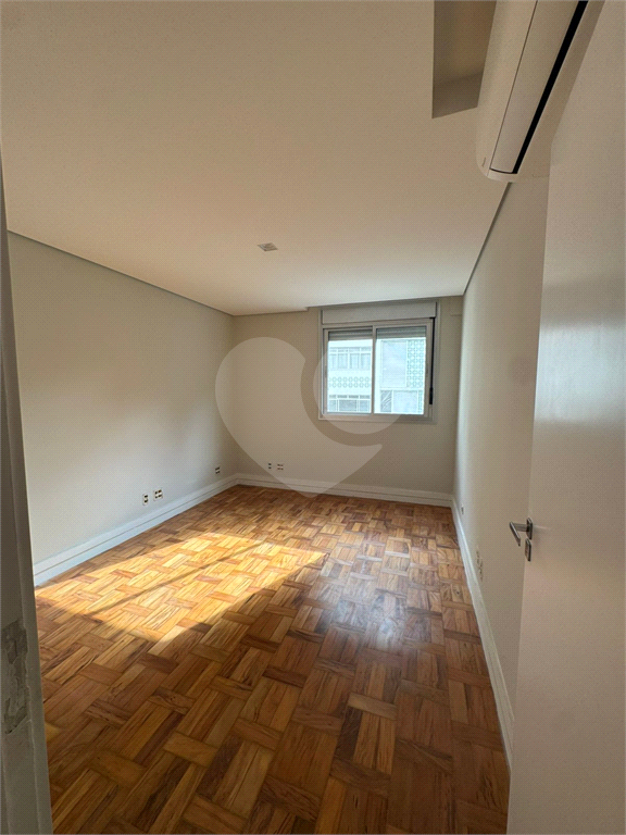 APARTAMENTO em ITAIM BIBI