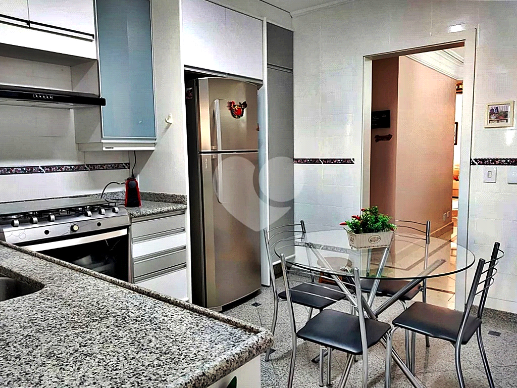 Apartamento à venda com 3 quartos, 144m² - Foto 11