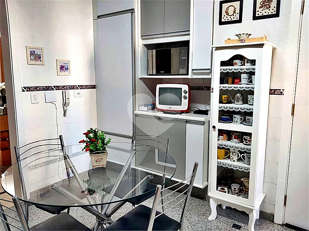 Apartamento à venda com 3 quartos, 144m² - Foto 9