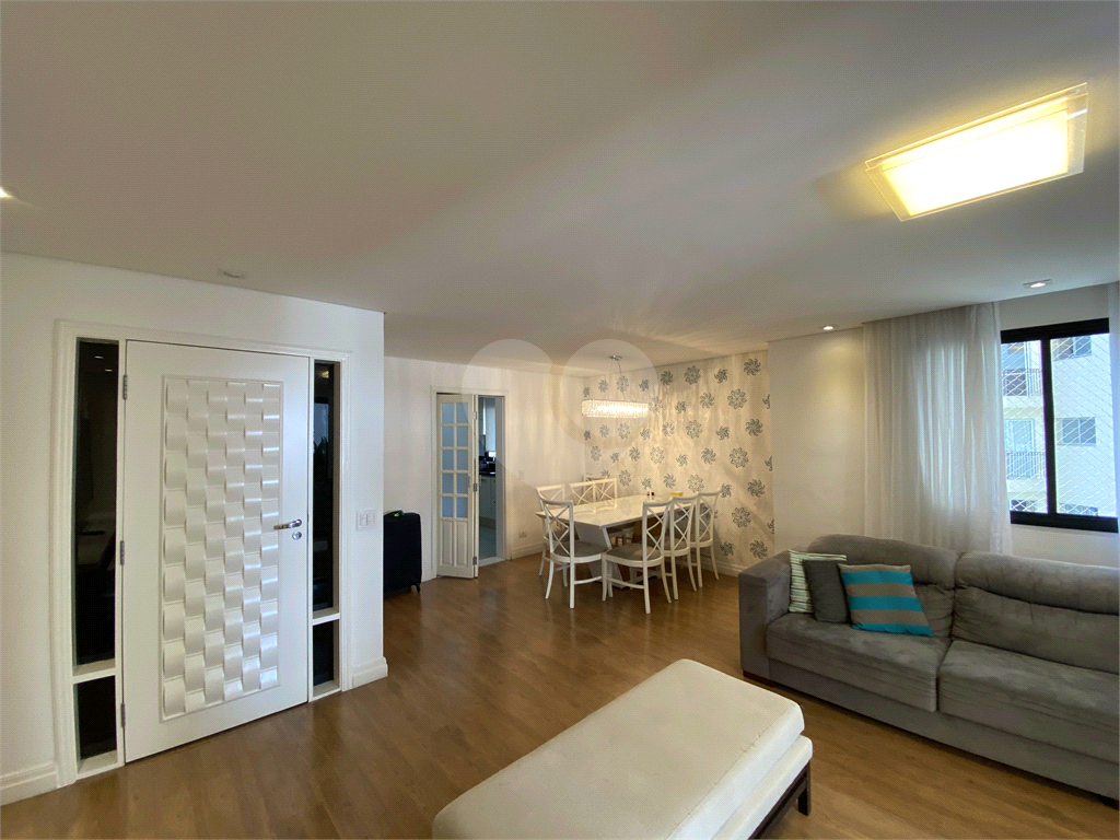 Apartamento na Região de Santa Terezinha com 143 metros de área útil com 4 dormitórios