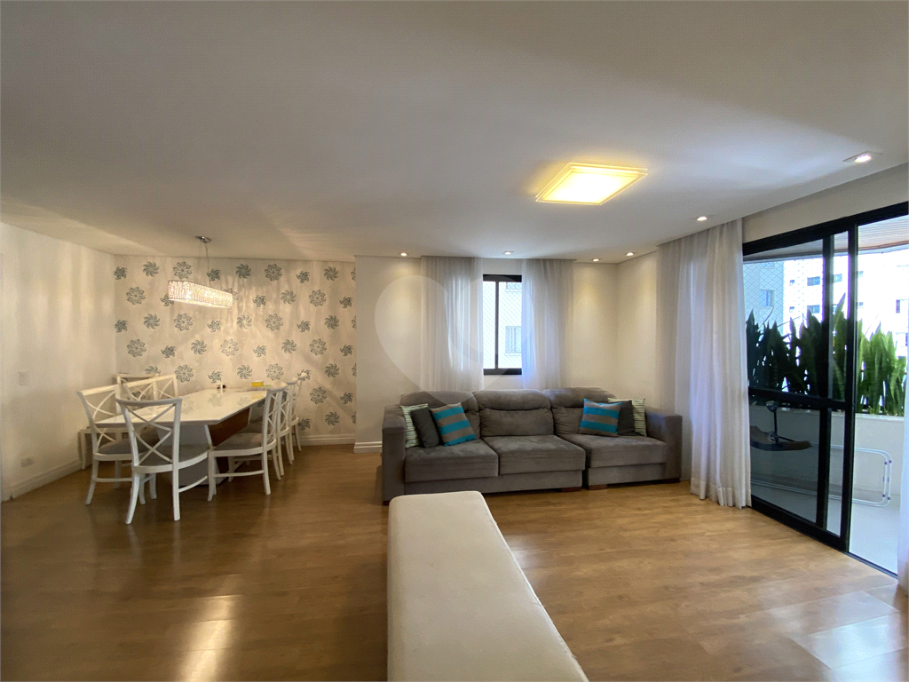 Apartamento na Região de Santa Terezinha com 143 metros de área útil com 4 dormitórios