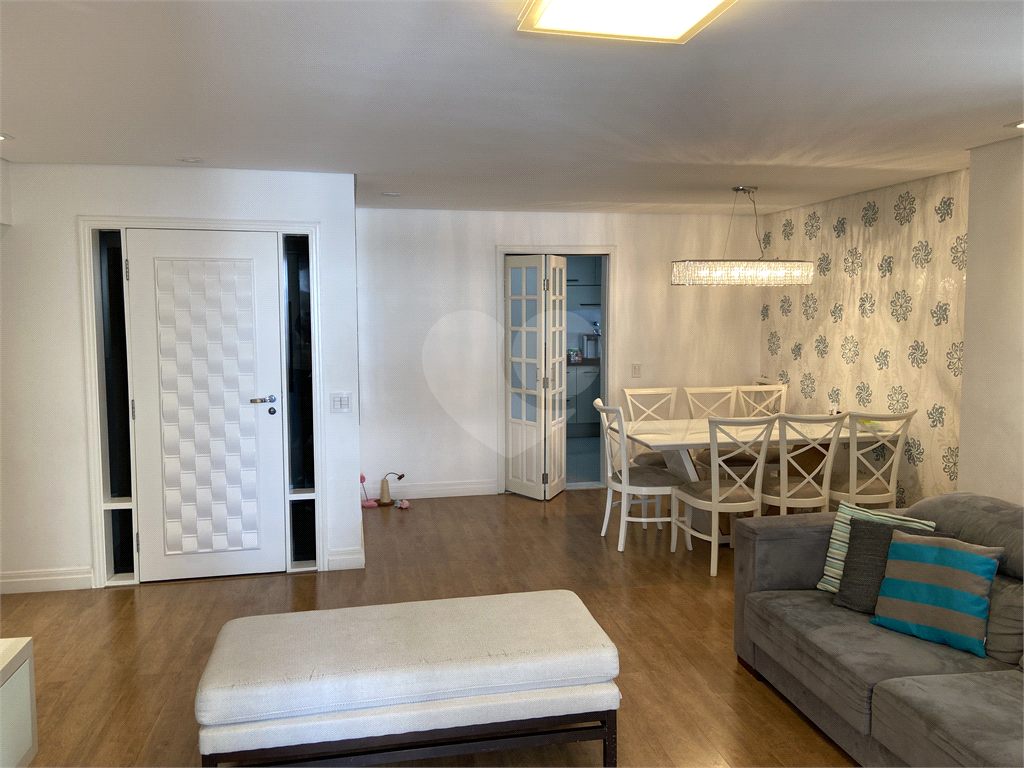 Apartamento na Região de Santa Terezinha com 143 metros de área útil com 4 dormitórios