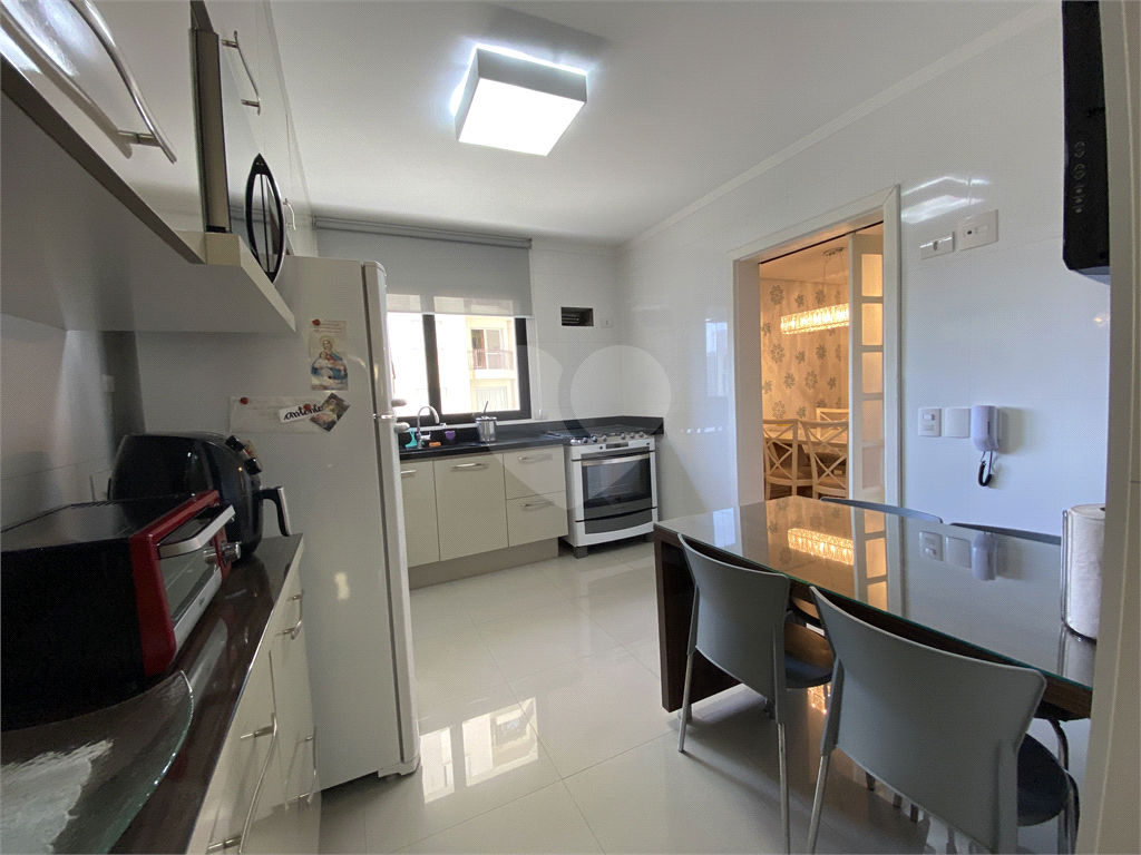 Apartamento na Região de Santa Terezinha com 143 metros de área útil com 4 dormitórios