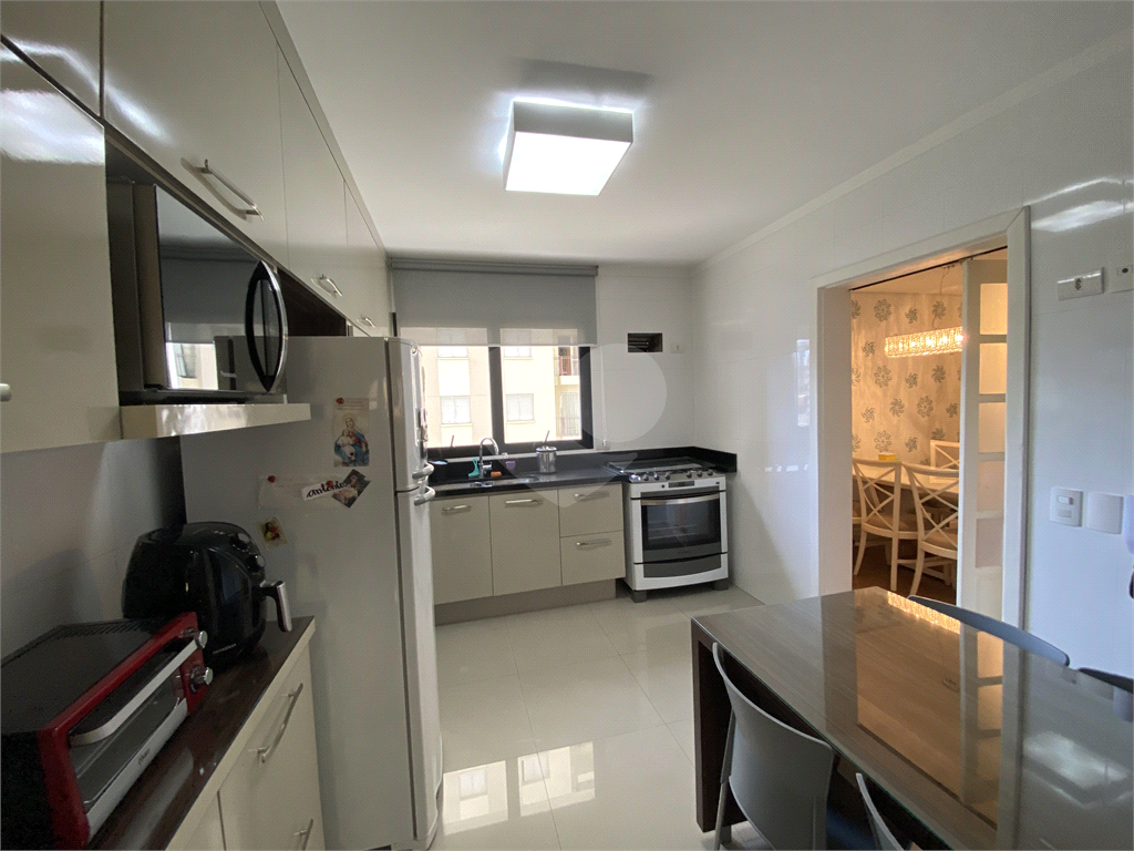 Apartamento na Região de Santa Terezinha com 143 metros de área útil com 4 dormitórios