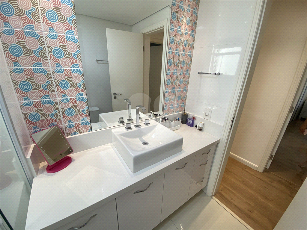 Apartamento na Região de Santa Terezinha com 143 metros de área útil com 4 dormitórios