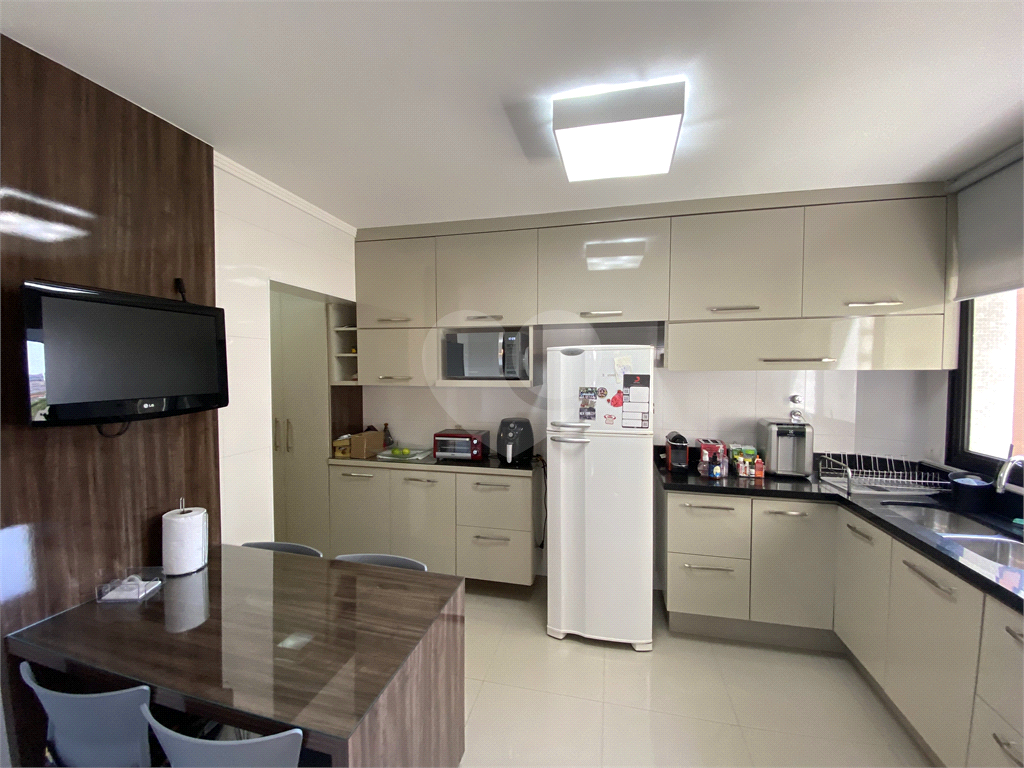 Apartamento na Região de Santa Terezinha com 143 metros de área útil com 4 dormitórios