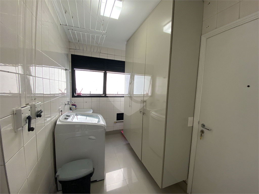 Apartamento na Região de Santa Terezinha com 143 metros de área útil com 4 dormitórios