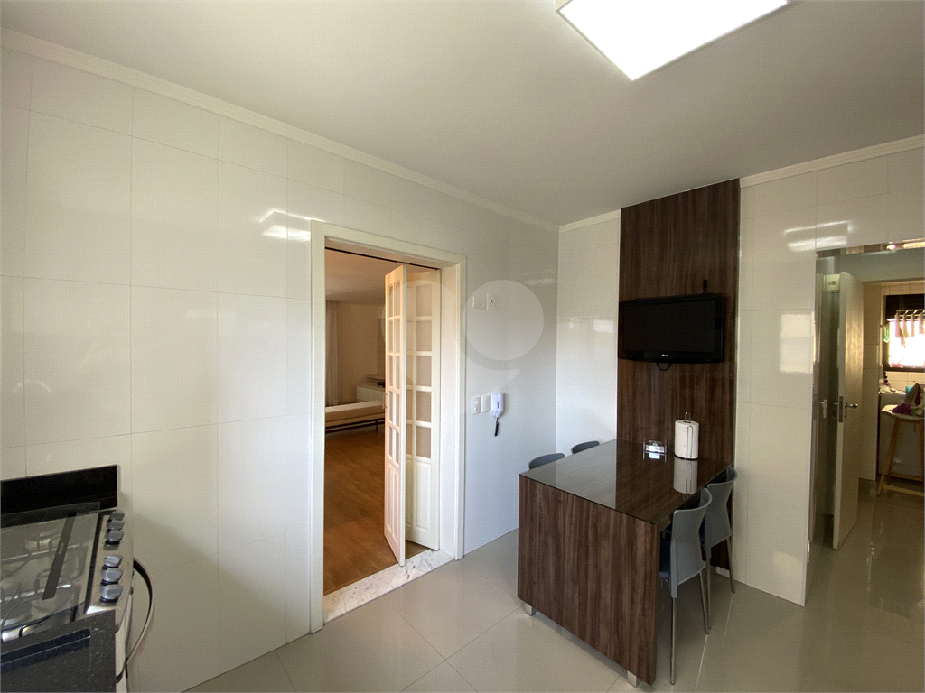 Apartamento na Região de Santa Terezinha com 143 metros de área útil com 4 dormitórios