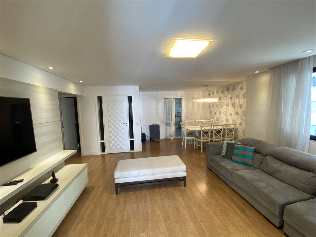 Apartamento na Região de Santa Terezinha com 143 metros de área útil com 4 dormitórios