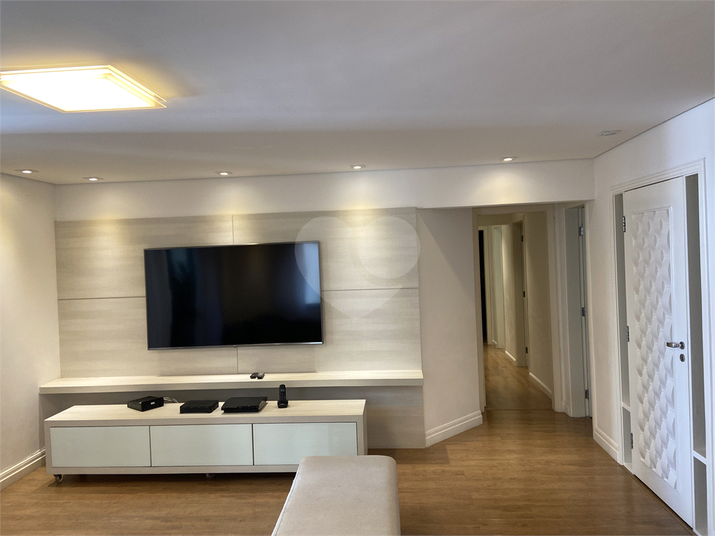 Apartamento na Região de Santa Terezinha com 143 metros de área útil com 4 dormitórios