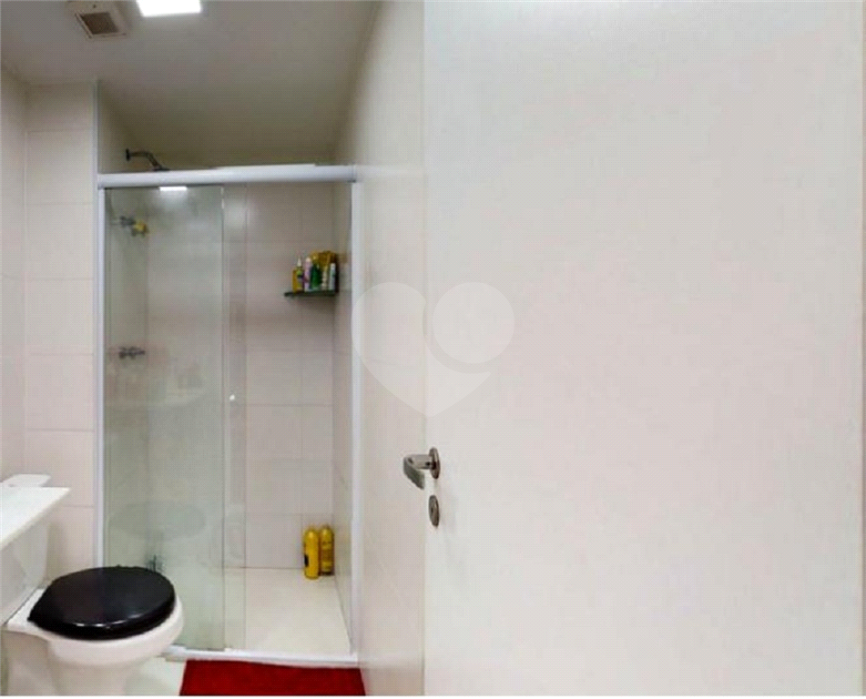 Apartamento no Cambuci, de 46m2  com 1 dormitório, cozinha com armários, sala com varanda e 1 vaga 