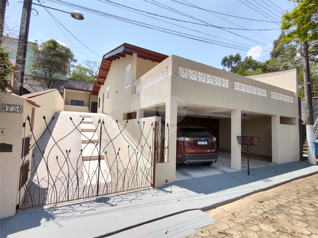 Casa à venda com 3 quartos, 198m² - Foto 1