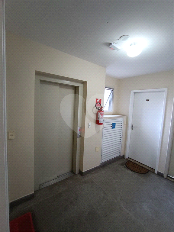 Apartamento semi mobiliado com 2 dorm. e excelente localizaçãop