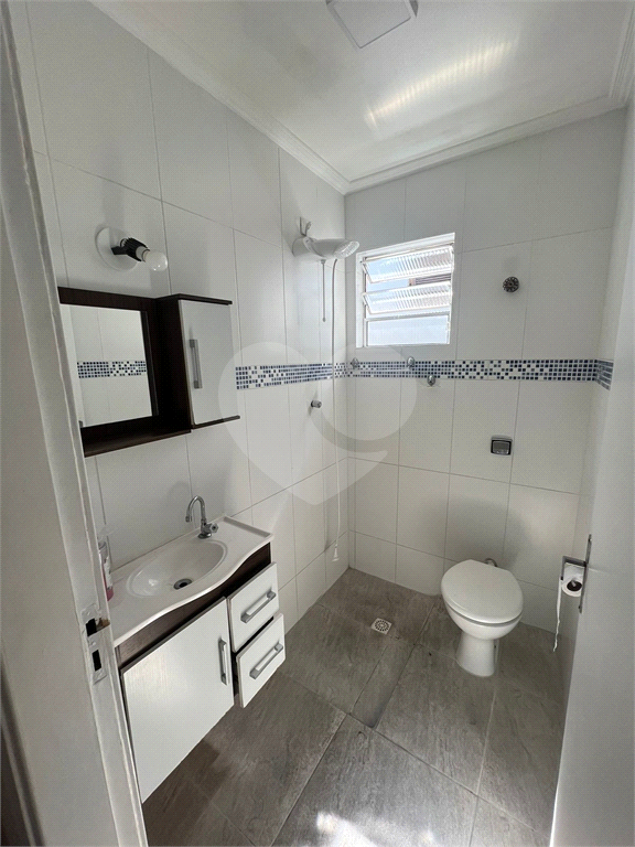 Casa com 2 dormitórios no Tremembé, sala, coinha e dormitórios embutidos, 2 banheiros, 2 vagas