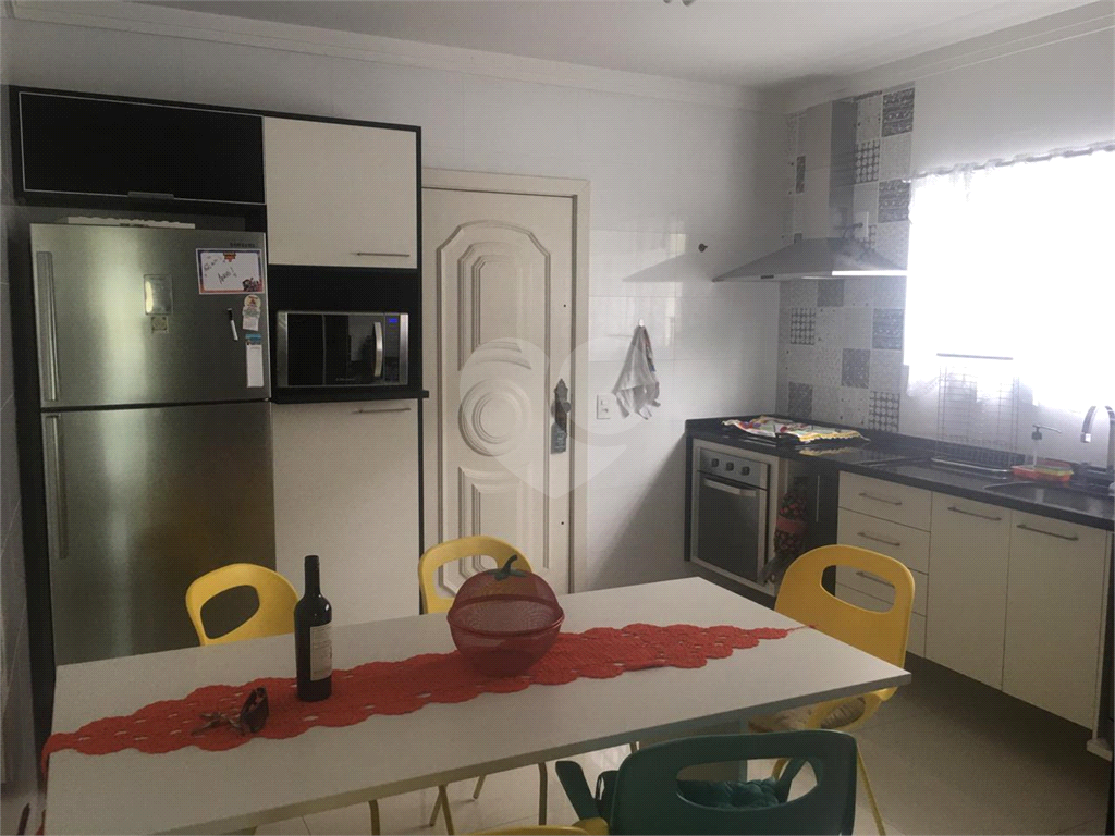 Sobrado a venda no bairro Água Fria com 4 quartos e 2 vagas
