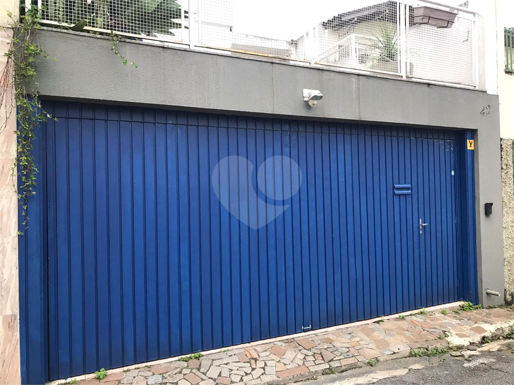 Sobrado a venda no bairro Água Fria com 4 quartos e 2 vagas