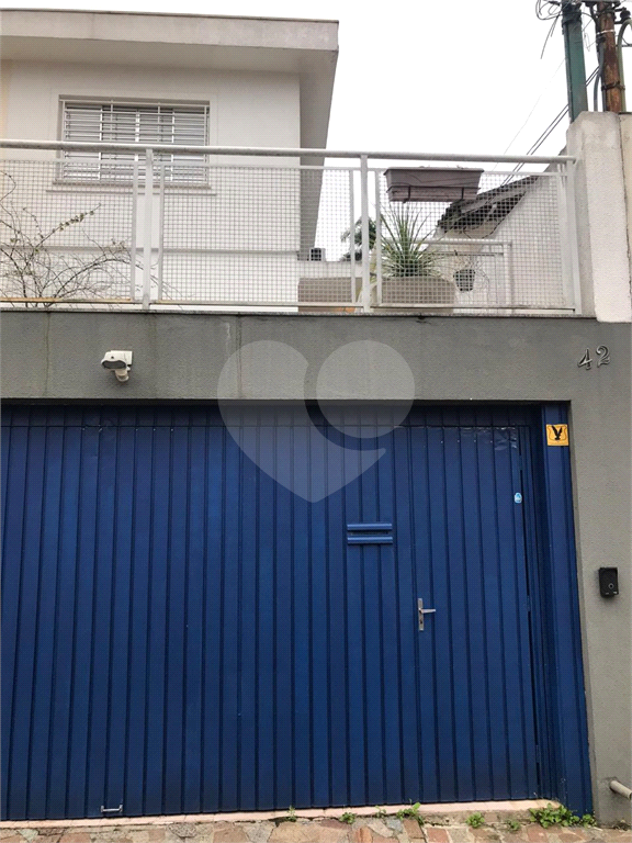 Sobrado a venda no bairro Água Fria com 4 quartos e 2 vagas