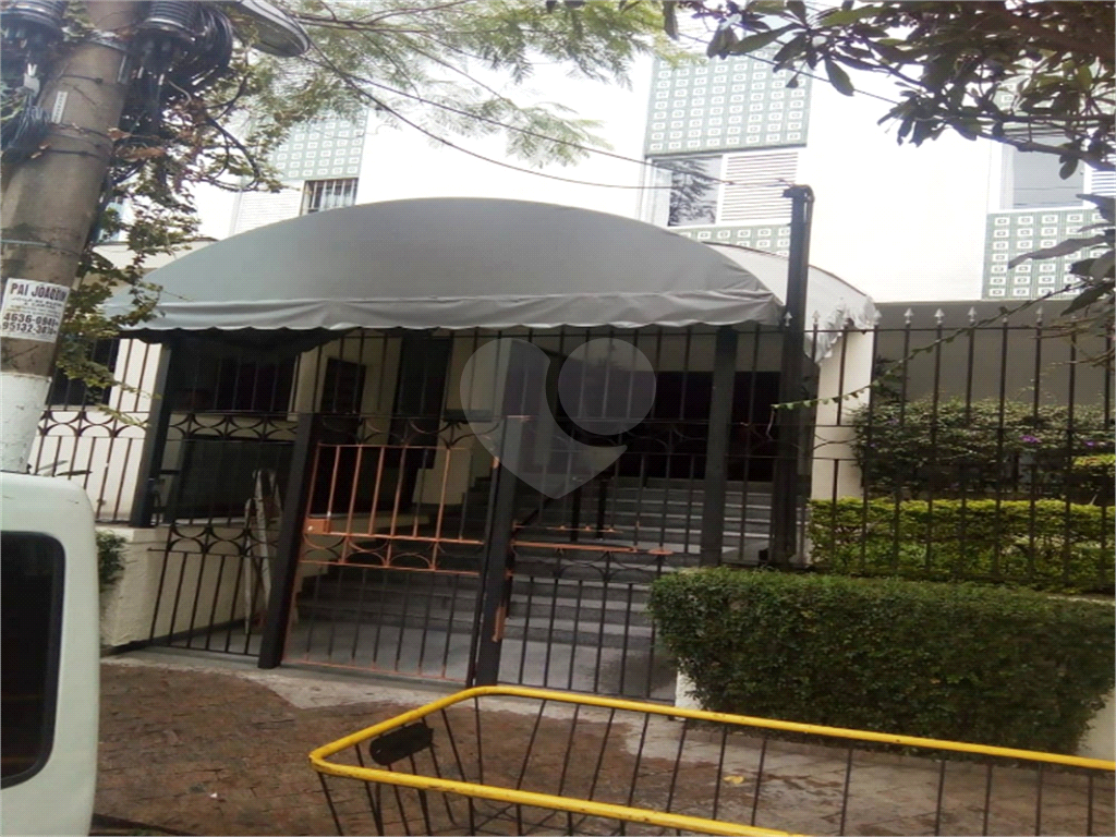ocalização: atrás do Shopping Ibirapuera (5 quadras). Região muito bem localizada (segurança 