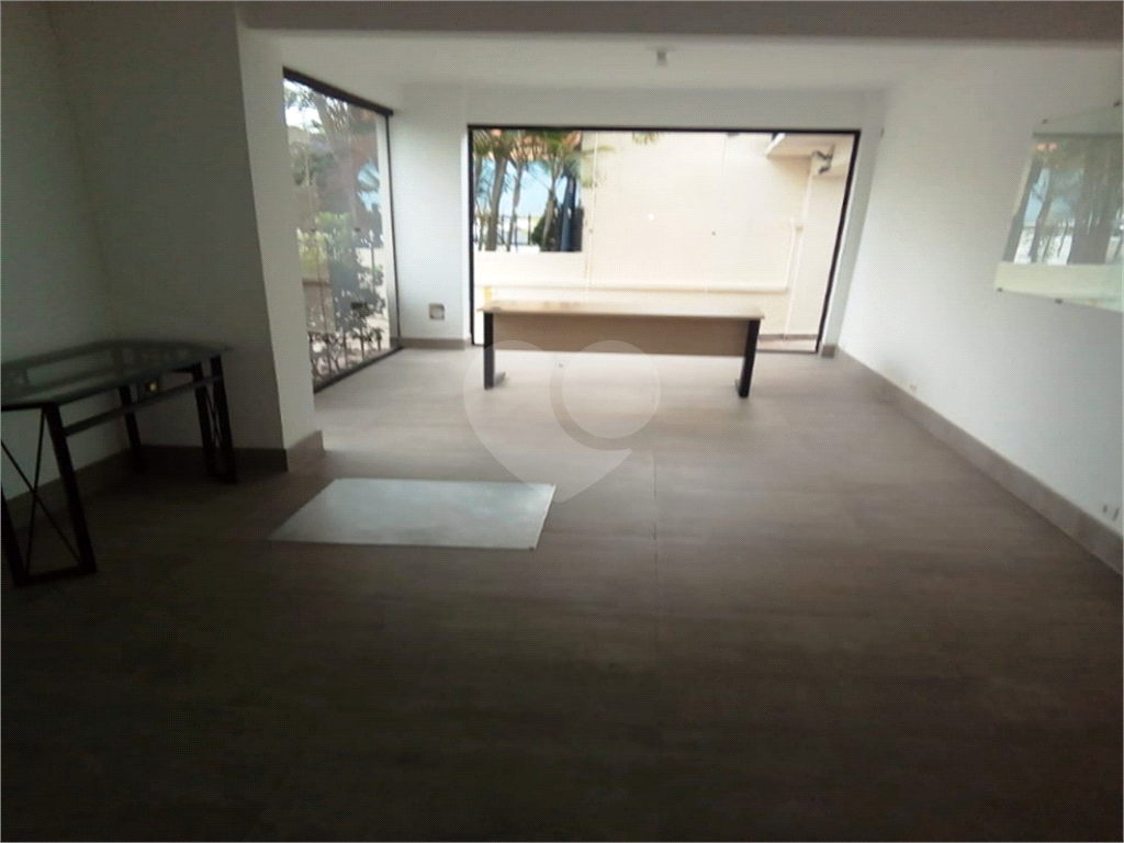 ocalização: atrás do Shopping Ibirapuera (5 quadras). Região muito bem localizada (segurança 