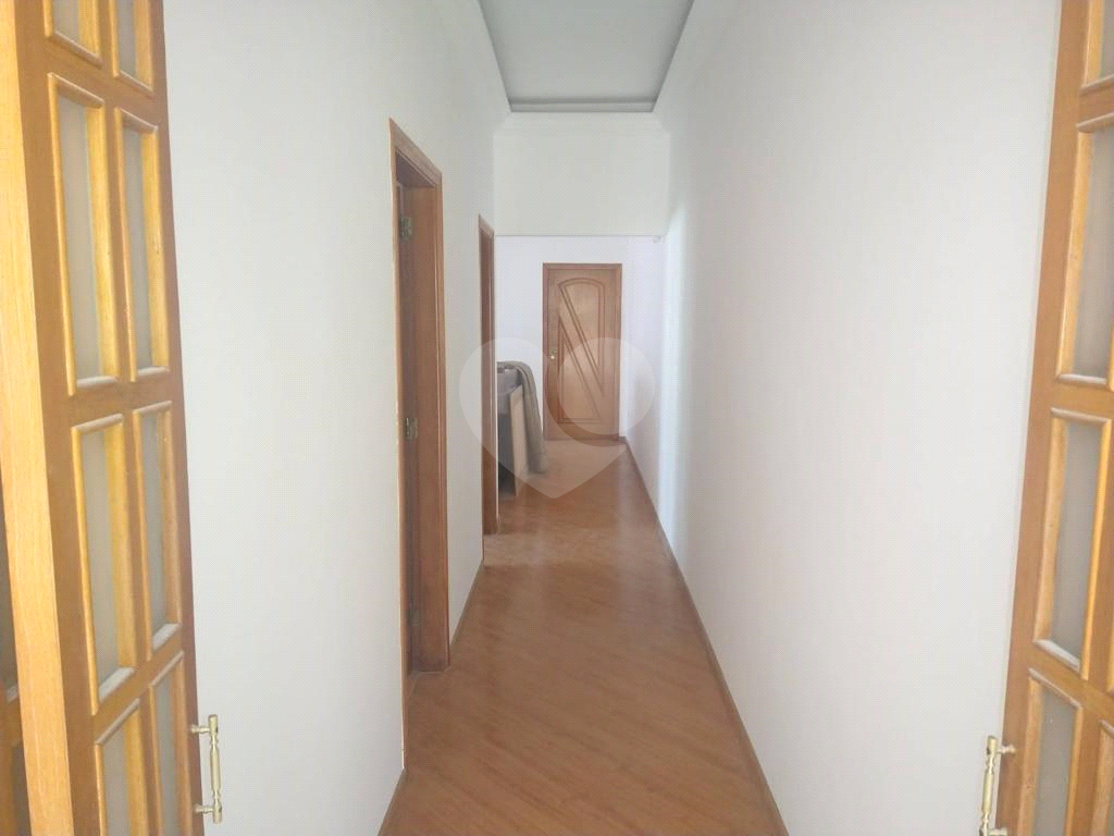 Casa Térrea com grande área externa !!