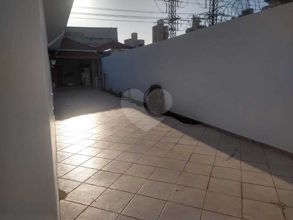 Casa Térrea com grande área externa !!