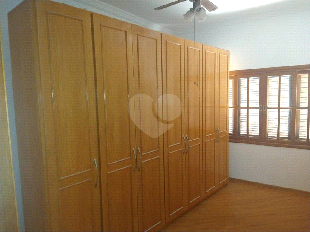 Casa Térrea com grande área externa !!
