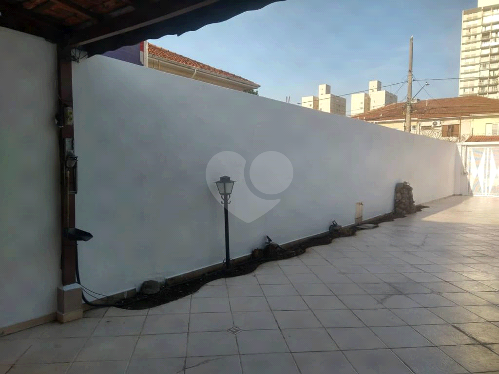 Casa Térrea com grande área externa !!