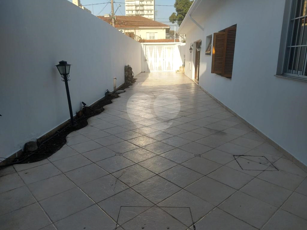 Casa Térrea com grande área externa !!