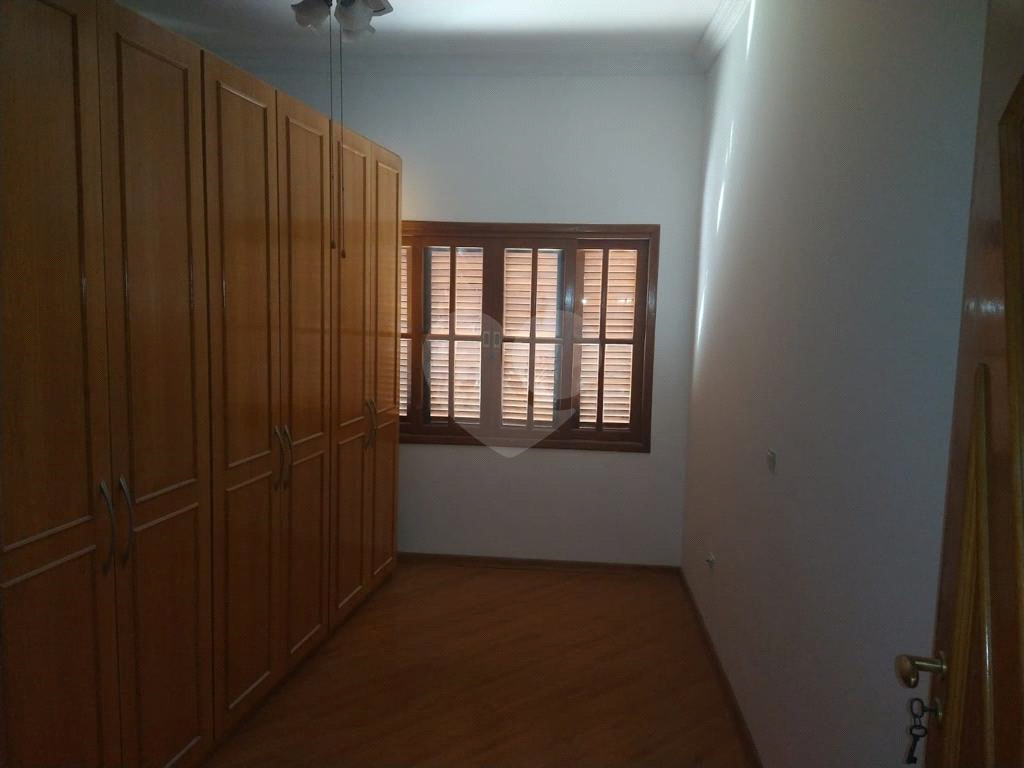 Casa Térrea com grande área externa !!