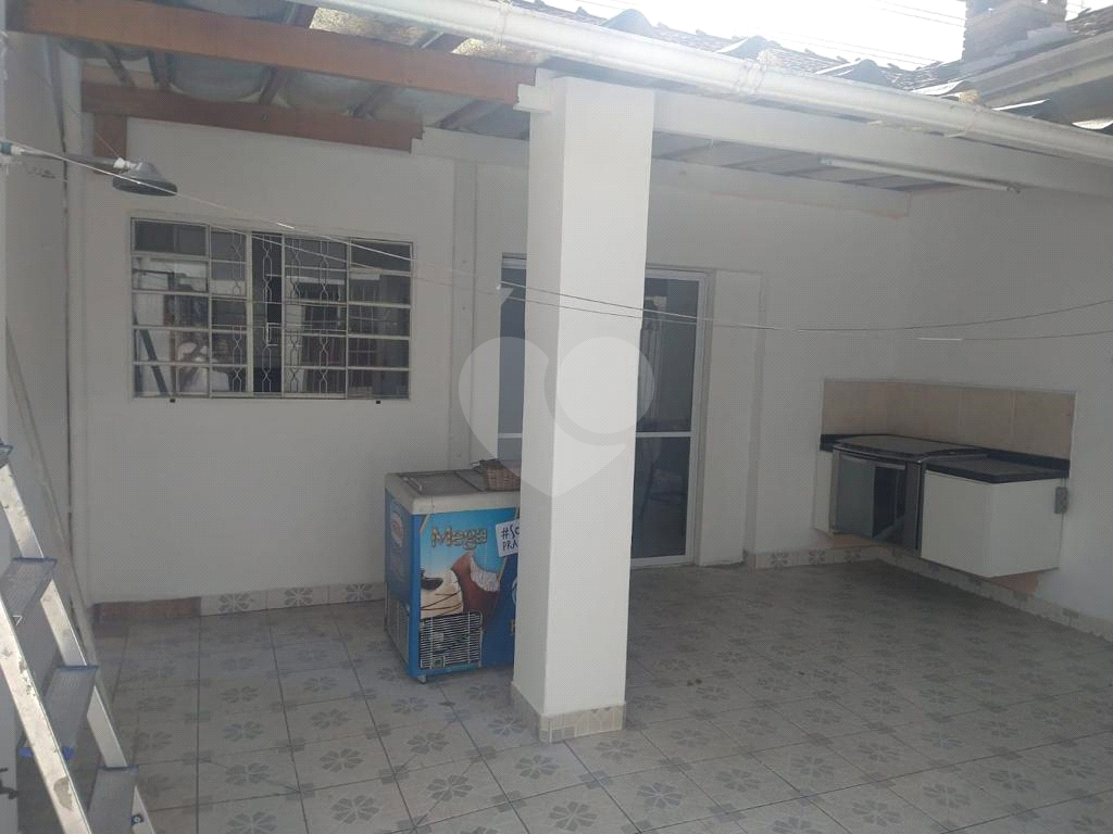 Casa Térrea com grande área externa !!