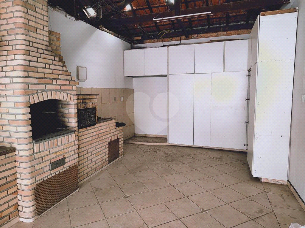 Casa Térrea com grande área externa !!