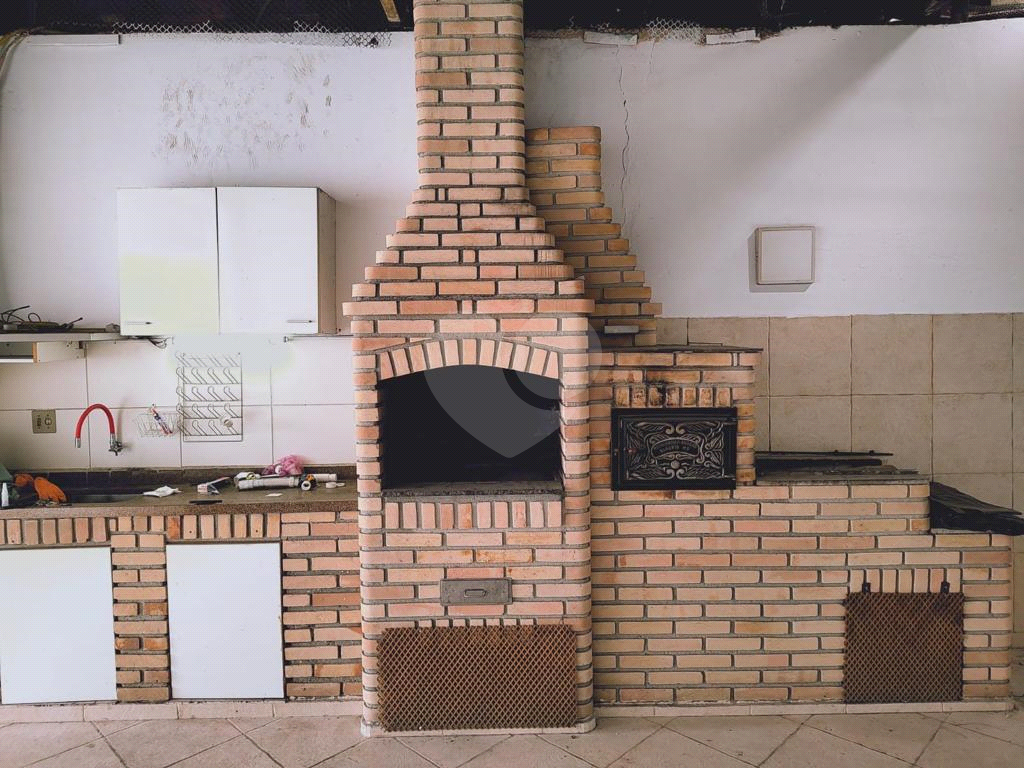 Casa Térrea com grande área externa !!