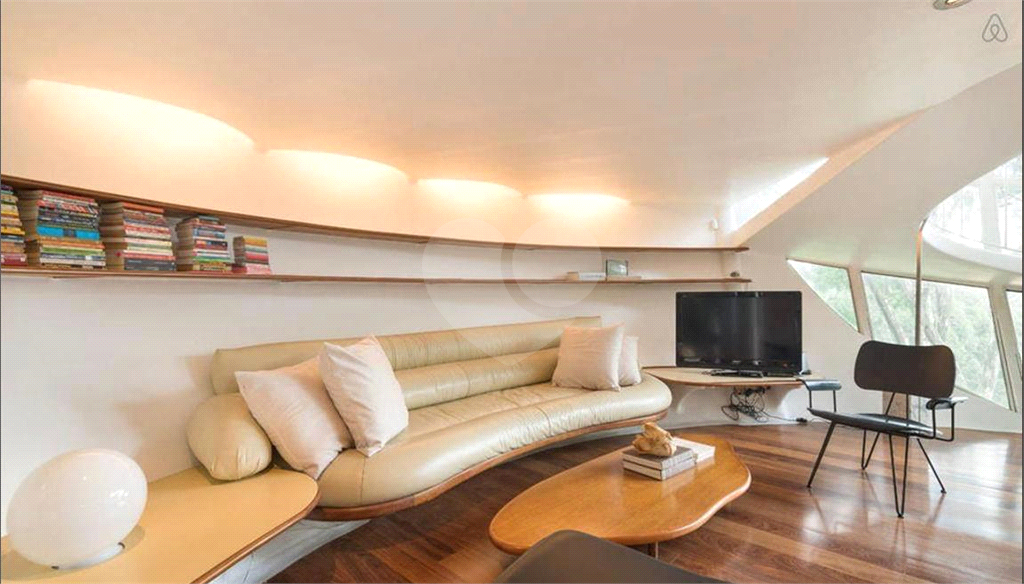 Projeto do arquiteto Eduardo Longo, esta é a segunda casa bola dele em SãoPaulo!