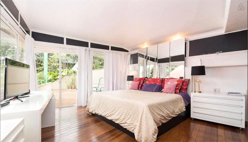 Projeto do arquiteto Eduardo Longo, esta é a segunda casa bola dele em SãoPaulo!
