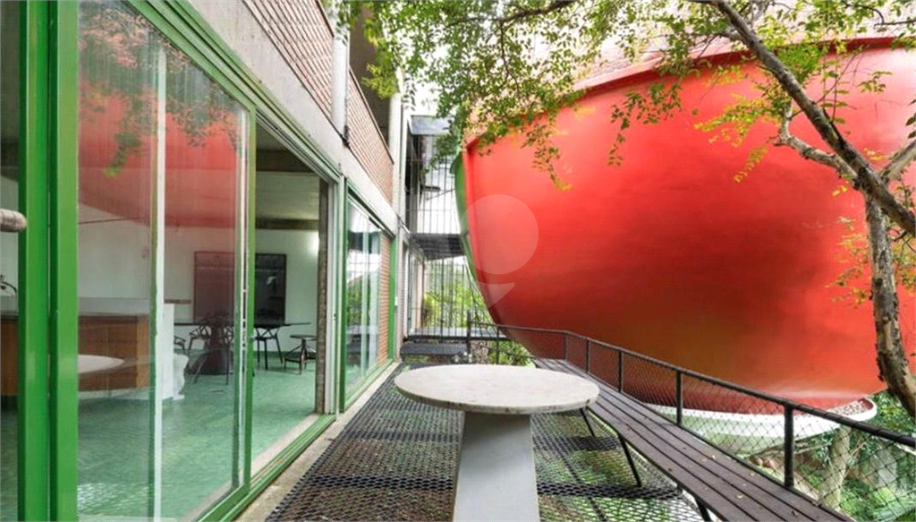 Projeto do arquiteto Eduardo Longo, esta é a segunda casa bola dele em SãoPaulo!