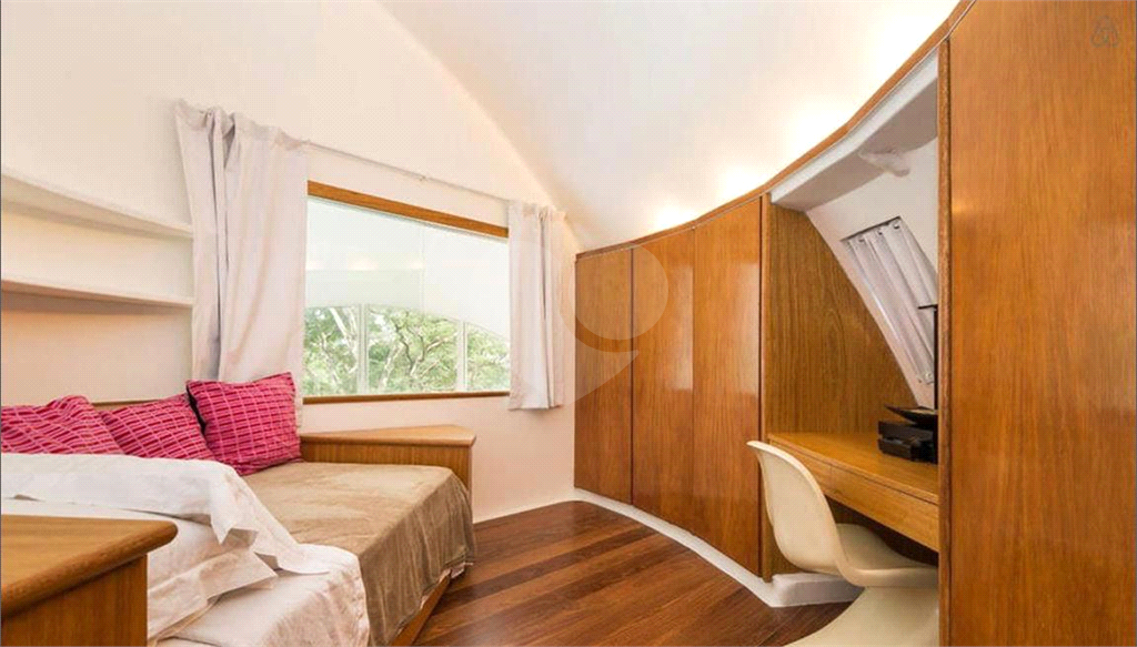 Projeto do arquiteto Eduardo Longo, esta é a segunda casa bola dele em SãoPaulo!