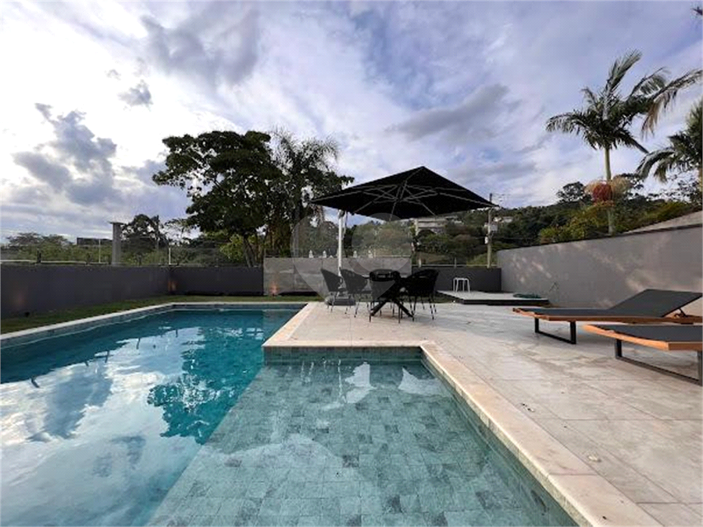 Linda Casa em Atibaia 4 suítes  mobiliada