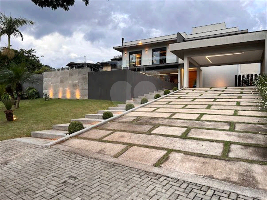 Linda Casa em Atibaia 4 suítes  mobiliada