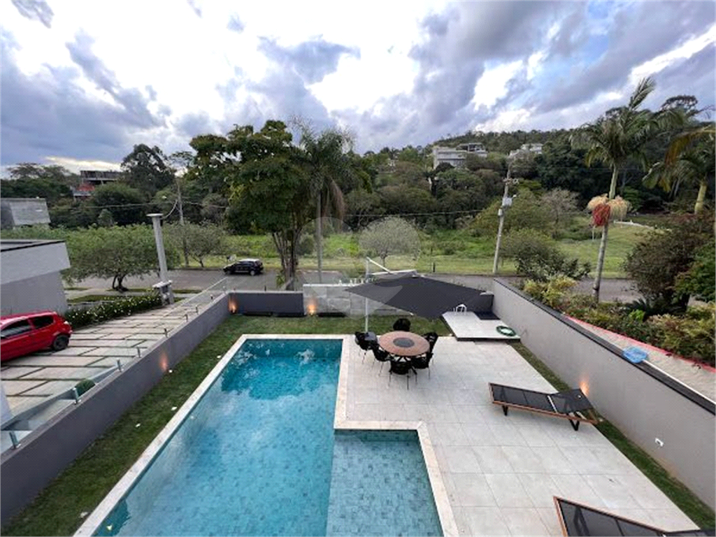 Linda Casa em Atibaia 4 suítes  mobiliada