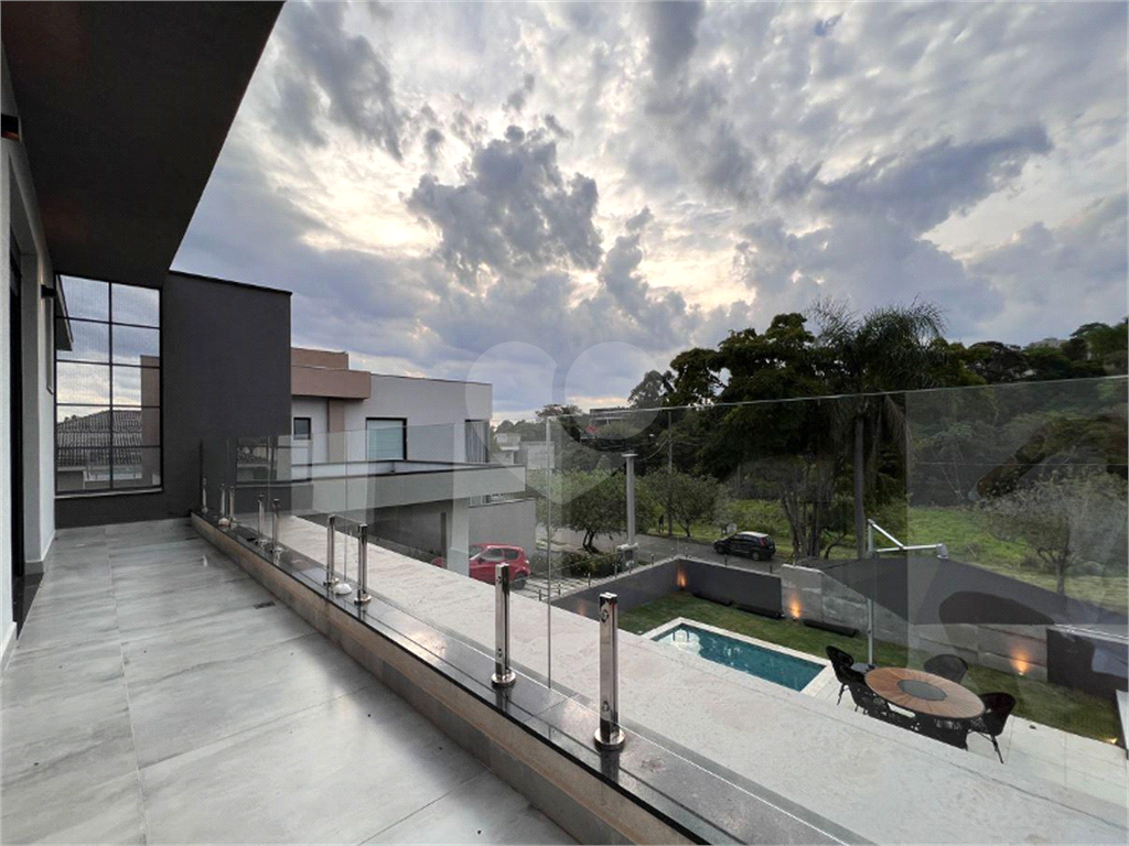 Linda Casa em Atibaia 4 suítes  mobiliada