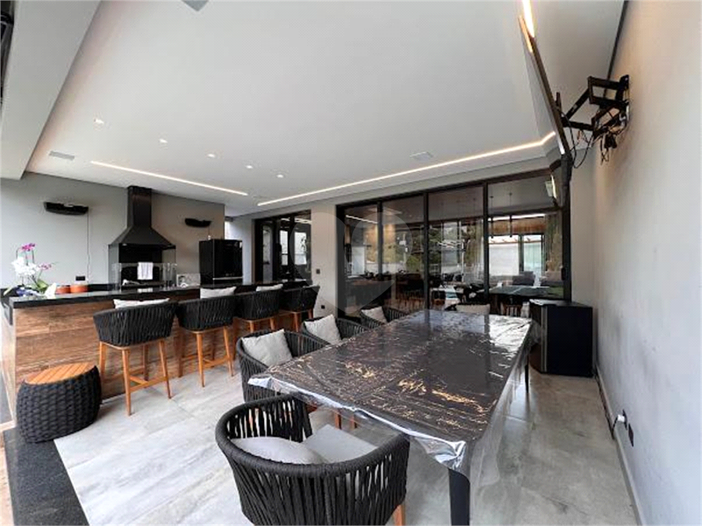 Linda Casa em Atibaia 4 suítes  mobiliada