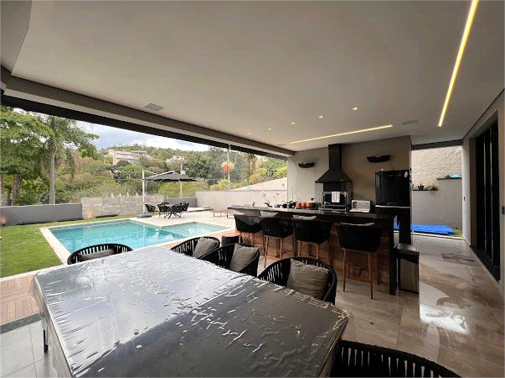 Linda Casa em Atibaia 4 suítes  mobiliada