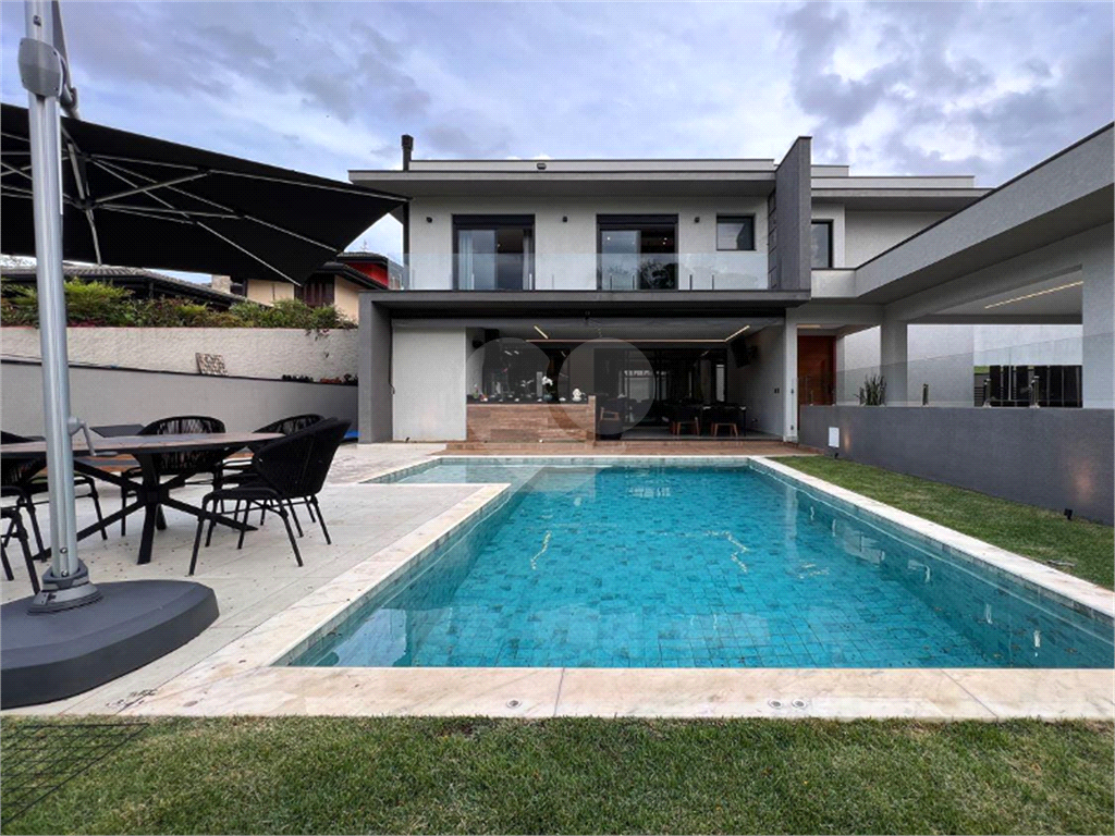 Linda Casa em Atibaia 4 suítes  mobiliada